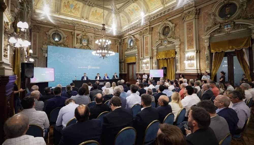 Kicillof alerta por el colapso fiscal en la Provincia y acusa a Milei de “asfixiar” a los municipios