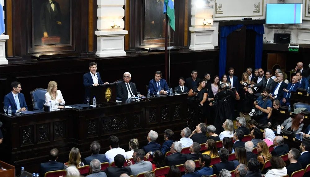 Beneficios impositivos, control a plataformas y producción pública de medicamentos: el paquete que anunció Kicillof