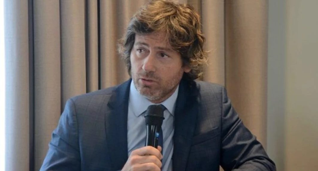 Paritarias bajo presión: Kicillof vuelve a negociar con docentes y estatales tras el paro
