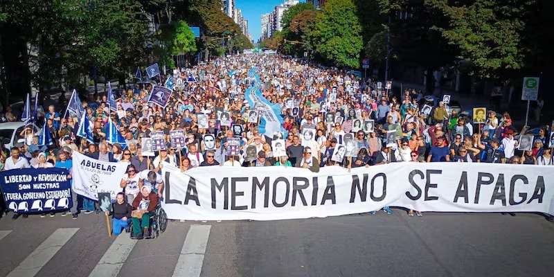 Multitudinaria marcha por el 24 de marzo: memoria, reclamos y críticas al gobierno en Plaza de Mayo