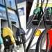 Aunque baja el petróleo, las naftas siguen subiendo y no habrá alivio en los surtidores