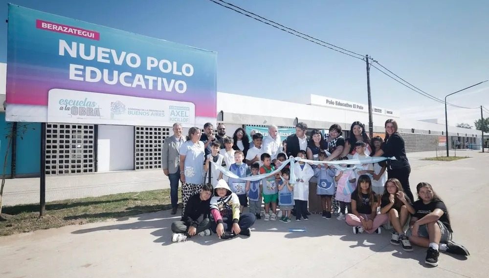 Kicillof inauguró el edificio escolar 300 y cruzó a Milei por la “destrucción del Estado”