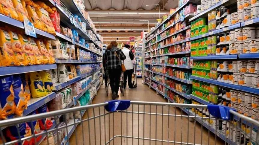 La inflación volvió a marcar 2,9% en febrero y continúa sin bajar desde hace nueve meses.