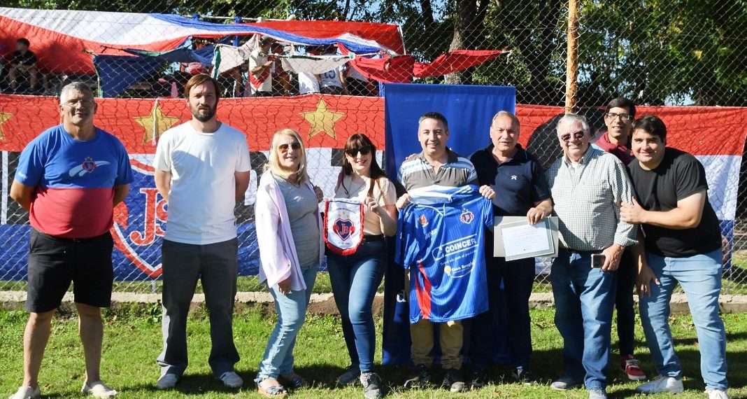 Bruno Borgarelli fue homenajeado por 30 años de trayectoria