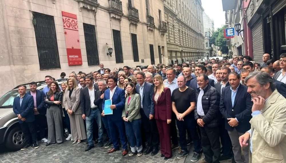 Intendentes vuelven a la calle y presionan a Nación por fondos alimentarios