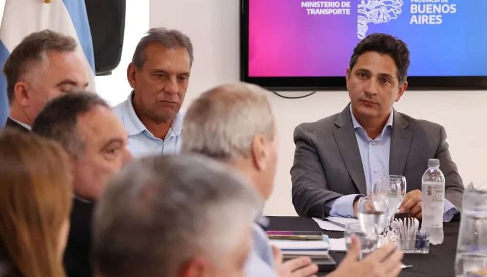 Colectivos en crisis: Provincia sale a cubrir el ajuste de Milei mientras Nación evalúa recortes y subas de tarifas