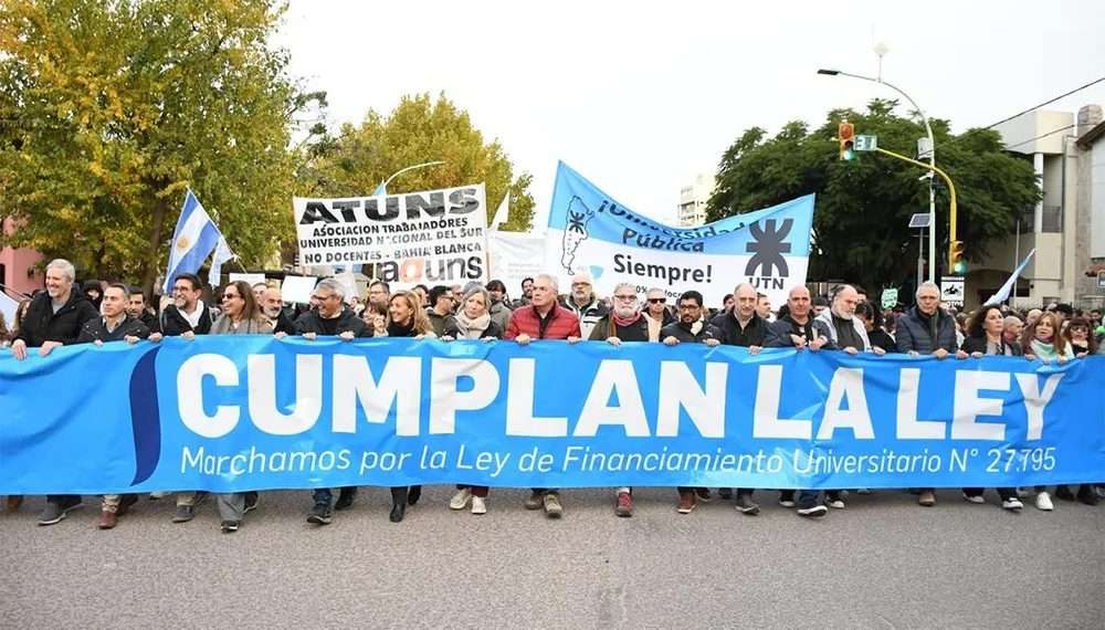 La Provincia se llenó de marchas universitarias contra Milei: masivas movilizaciones en Bahía Blanca, La Plata y ciudades del interior