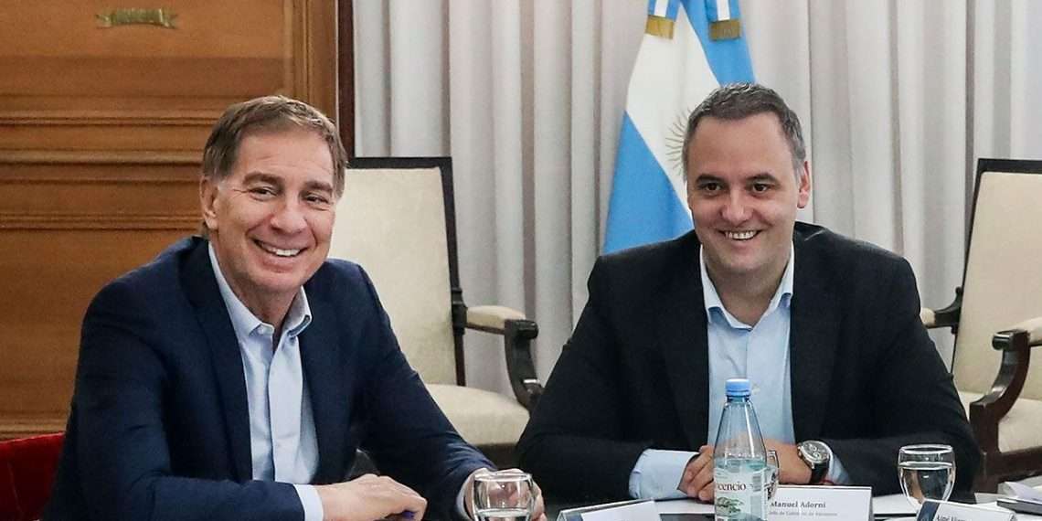 Milei apuesta por Santilli para dejar atrás la crisis que desató la humillante salida de Adorni