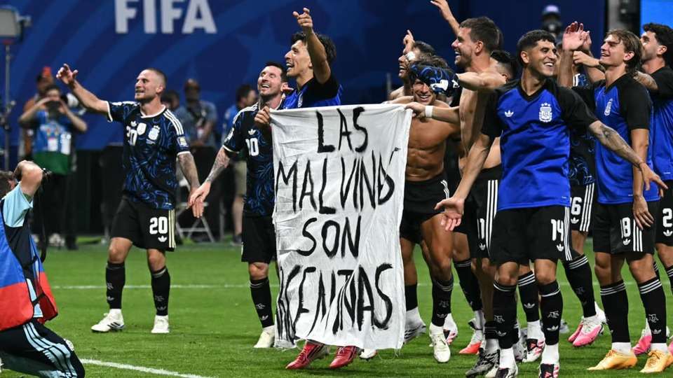 La Libertad Avanza quedó en el centro de las críticas por un mensaje sobre la bandera de Malvinas