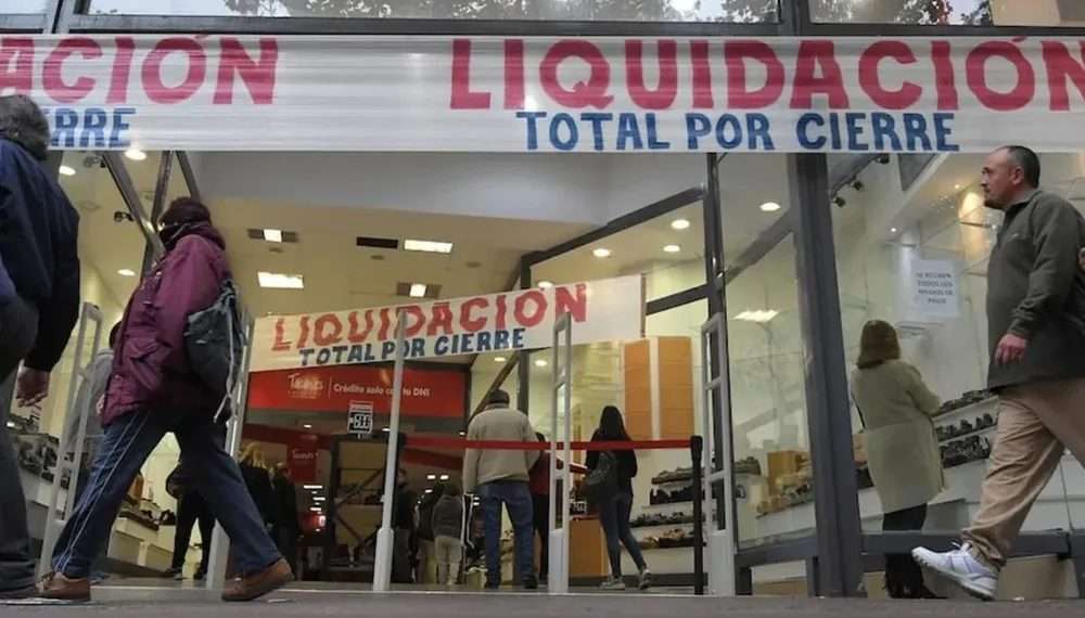 El empleo registrado volvió a caer y ya se perdieron más de 329 mil puestos desde la llegada de Milei