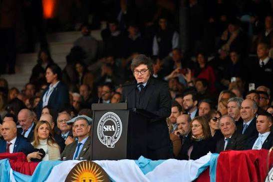 Sin definiciones sobre retenciones, Milei habló en La Rural y postergó otra vez las expectativas del campo