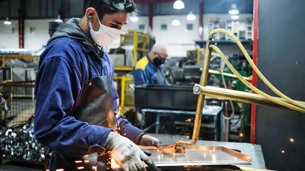 El empleo privado perdió otros 12.716 puestos en julio y acumula más de 134 mil bajas interanuales